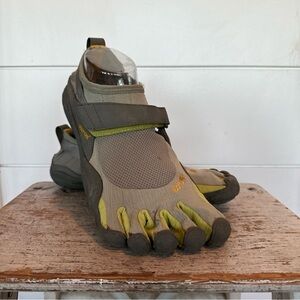 Vibram Fivefingers M145 Mens Green/Gray Running Shoes Size M41/ 8-8 1/2 US